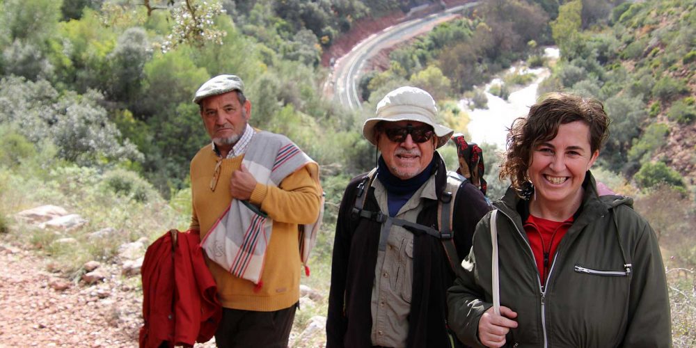 Vecinos de la Serranía recorren un Ruta Romántica entre Benaoján y Jimera de Líbar para reclamar la mejora de la línea del tren
