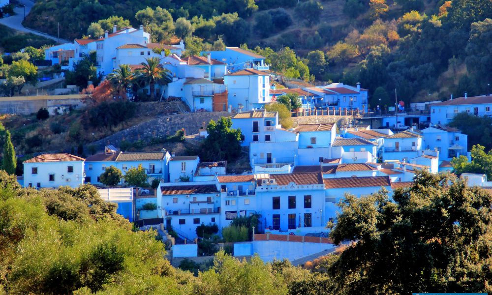 €300,000 tourism investment in Spanish white village painted blue by Hollywood