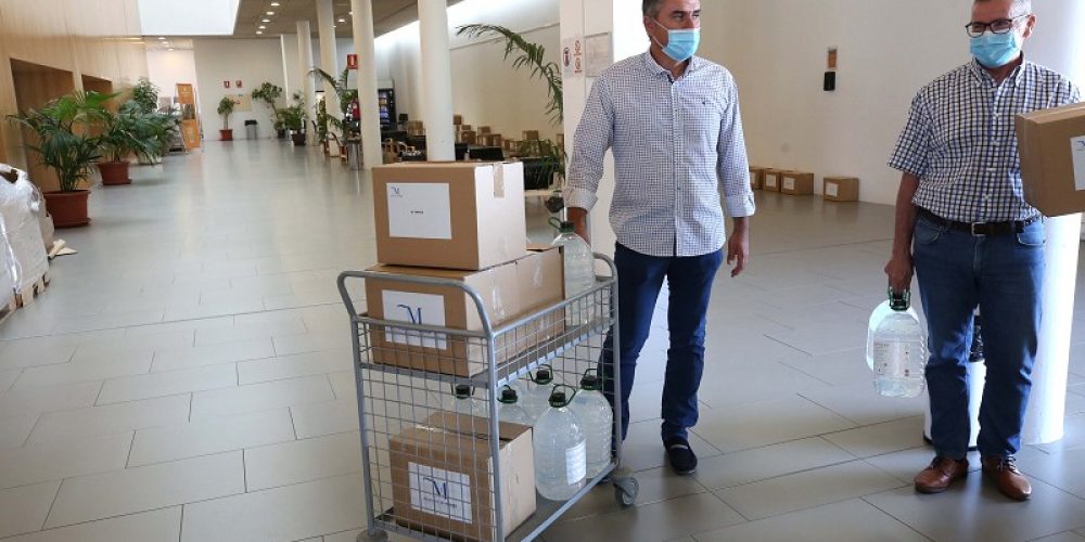 La Diputación de Málaga entrega otras 55.500 mascarillas y 900 litros de gel hidroalcohólico a los municipios menores de 25.000 habitantes de la provincia
