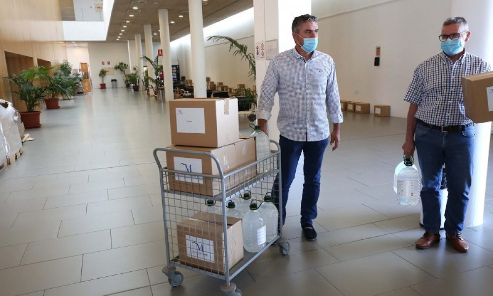 La Diputación de Málaga entrega otras 55.500 mascarillas y 900 litros de gel hidroalcohólico a los municipios menores de 25.000 habitantes de la provincia