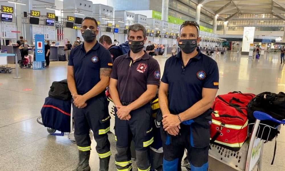 Tres bomberos malagueños se desplazan a Beirut para colaborar en las tareas de búsqueda y rescate de supervivientes