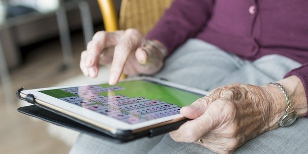 Vodafone and Diputacion de Malaga distribute 100 devices to facilitate video calls between elderly in residences and their relatives