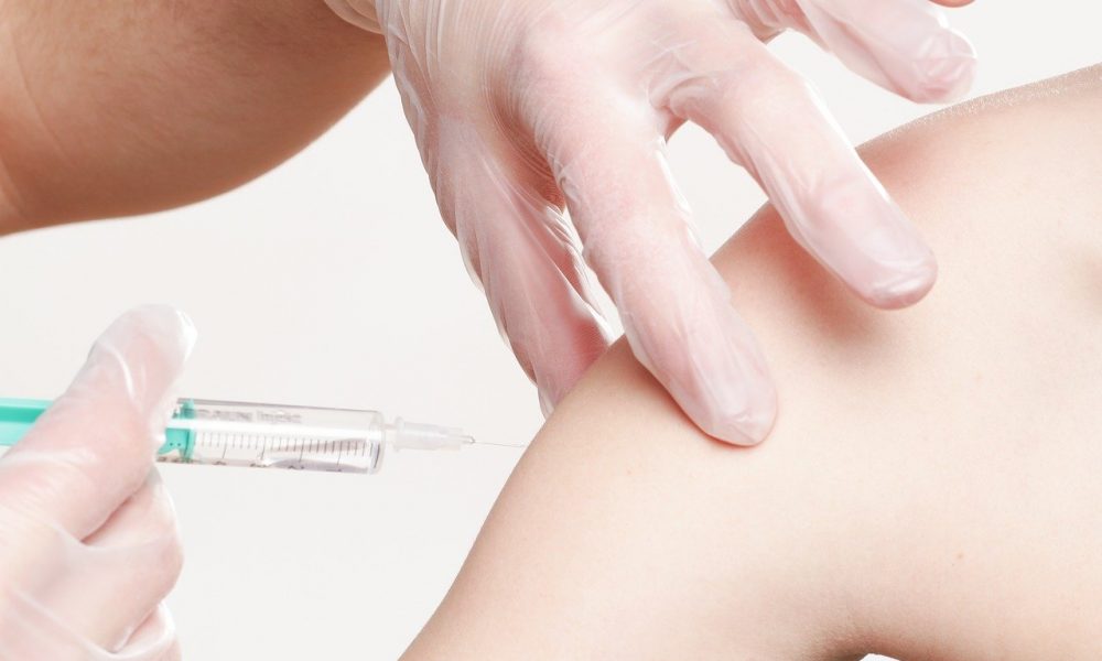 New targets for flu vaccinations in Spain given possible coexistence of COVID-19 this winter